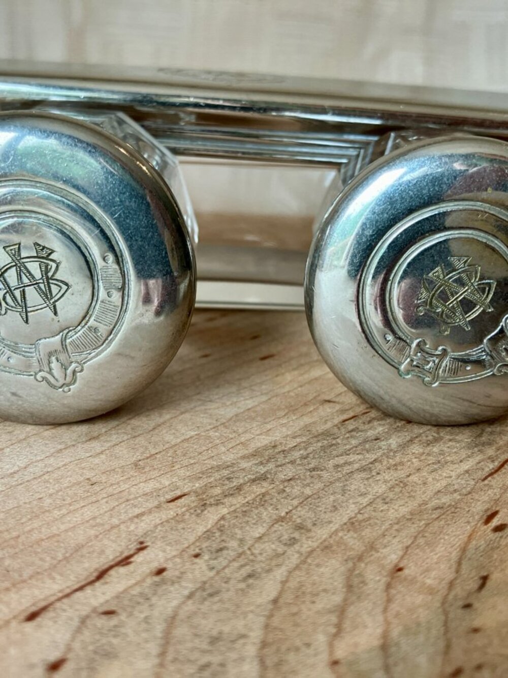 Vintage Silverplate Vanity Set w/ Scottish Buckle Crest and Monogram - Picture 4 of 14